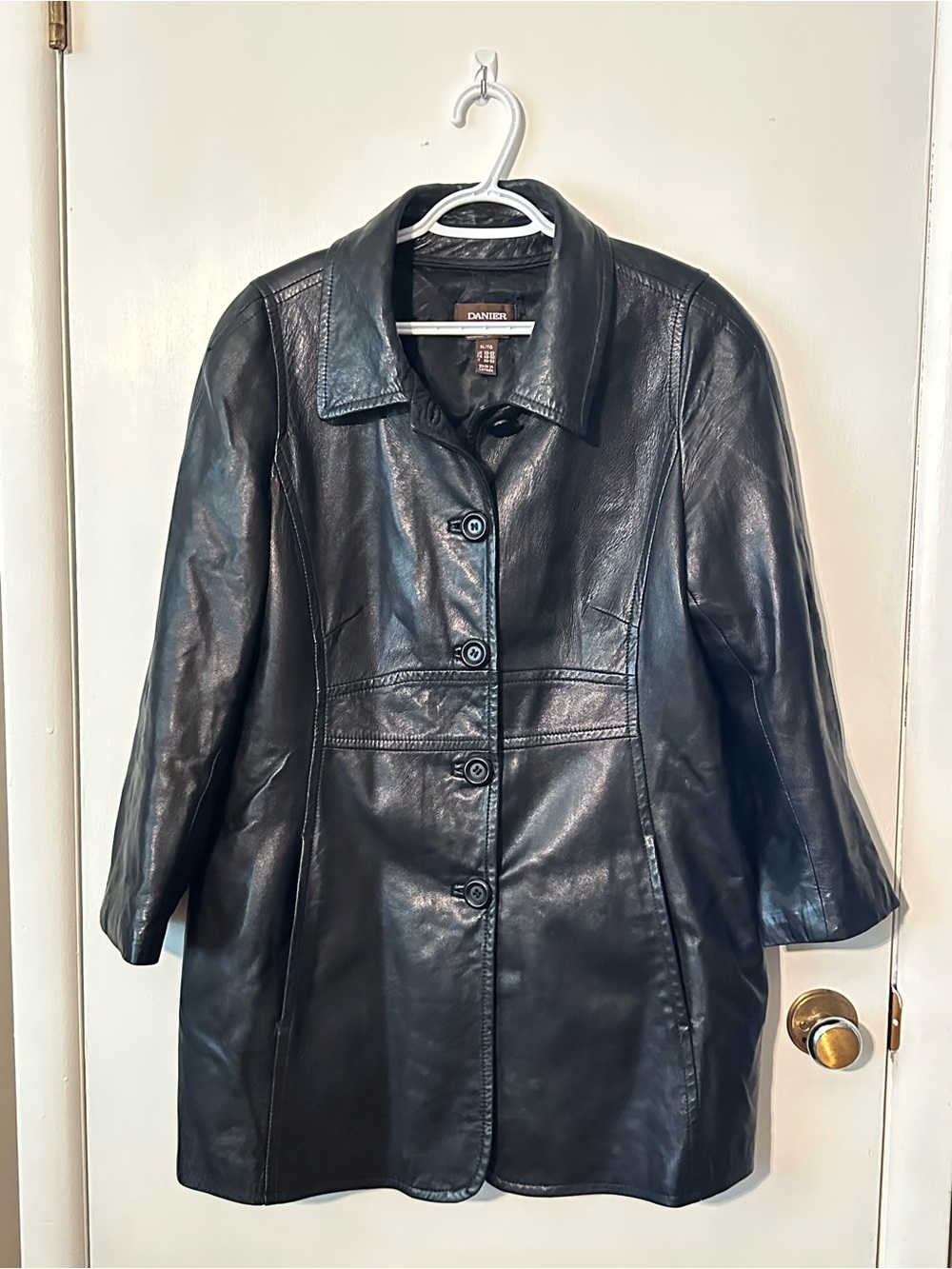 Danier Leather Button-Front Black Women’s jacket sz xl